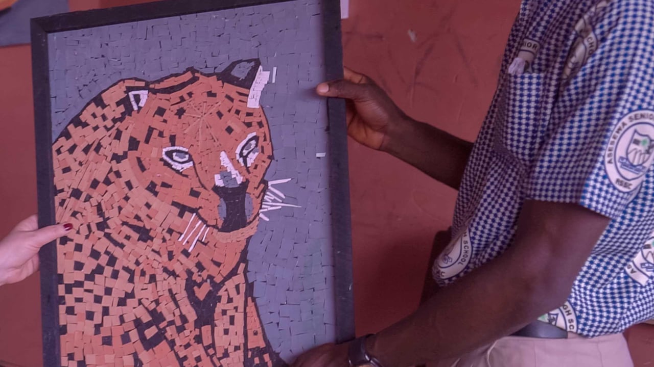 DANIEL DISPLAYS HIS MOSAIC TECHNIQUE ARTWORK OF A LEOPARD AT HIS SCHOOL S ART STUDIO jpg 2024 02 Ghana Daniel GSN Story child labour Approved for Full Use