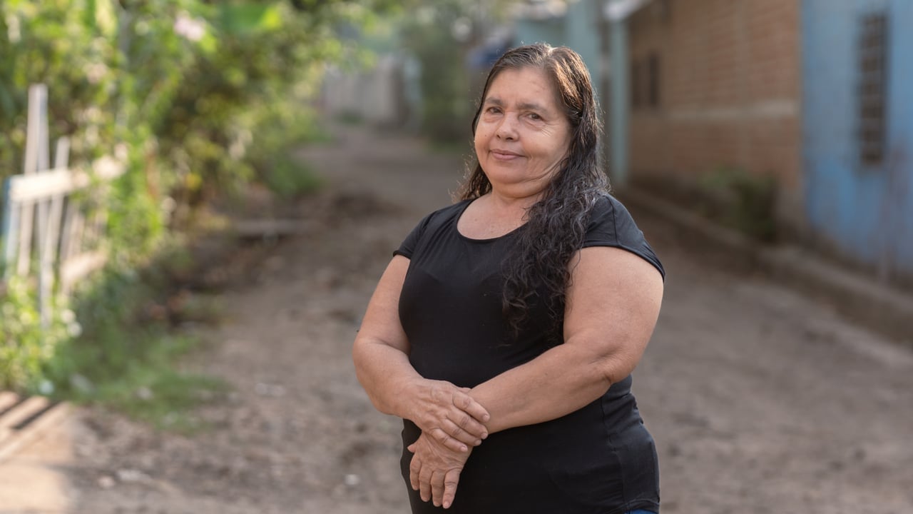 Portraits of Berta in her community 202604 ES Survivor Berta Full Use