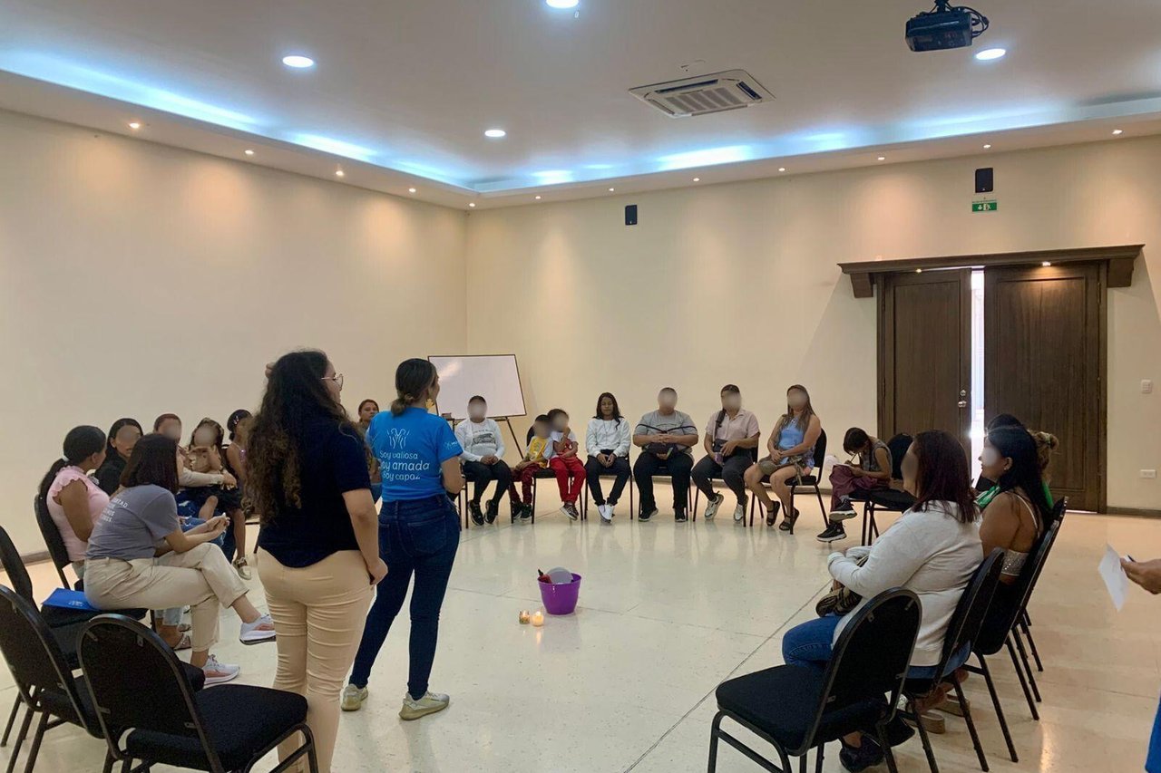 202503 Members of the Women s Network for those displaced by violence in Colombia receive a workshop 202503 CO TIC Workshop Limited Use