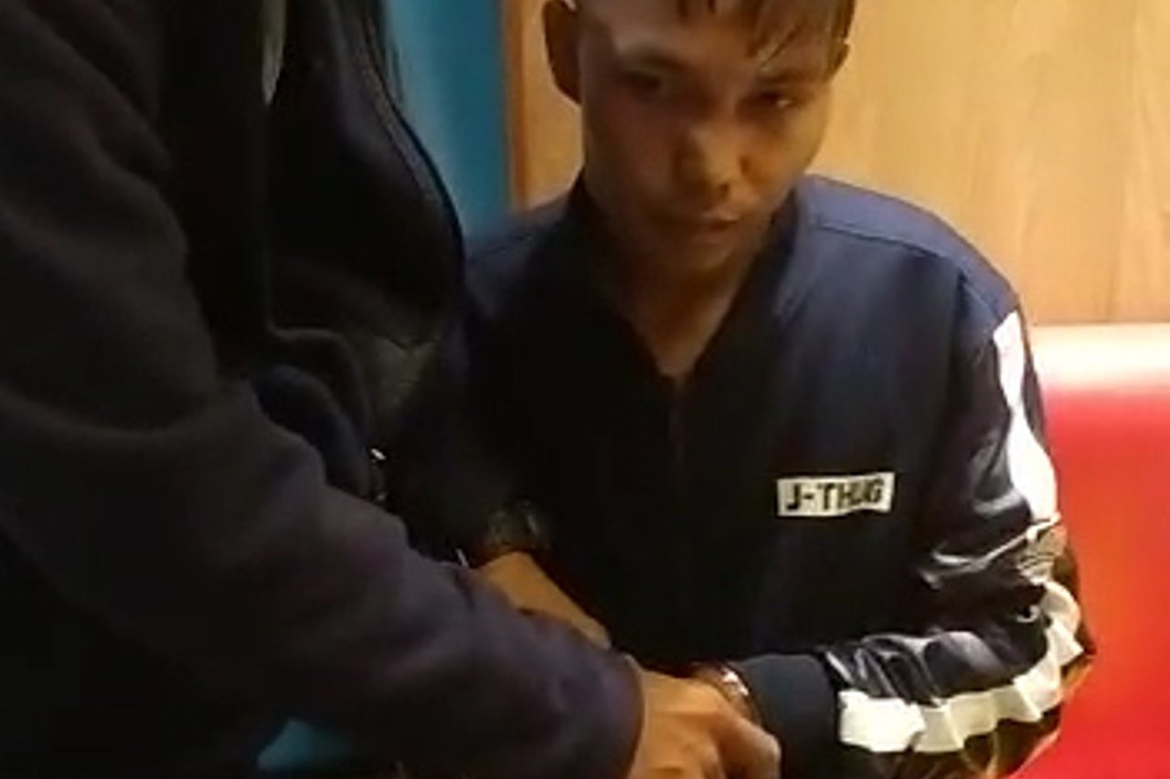 Actual Arrest of OSEC Roxas blvd Paranaque suspect 00 00 21 03 Still001