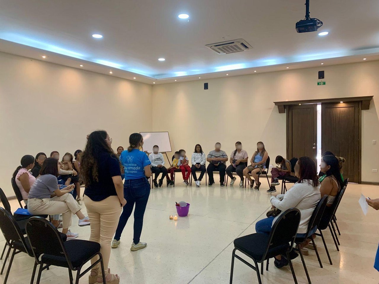 202503 Members of the Women s Network for those displaced by violence in Colombia receive a workshop 202503 CO TIC Workshop Limited Use